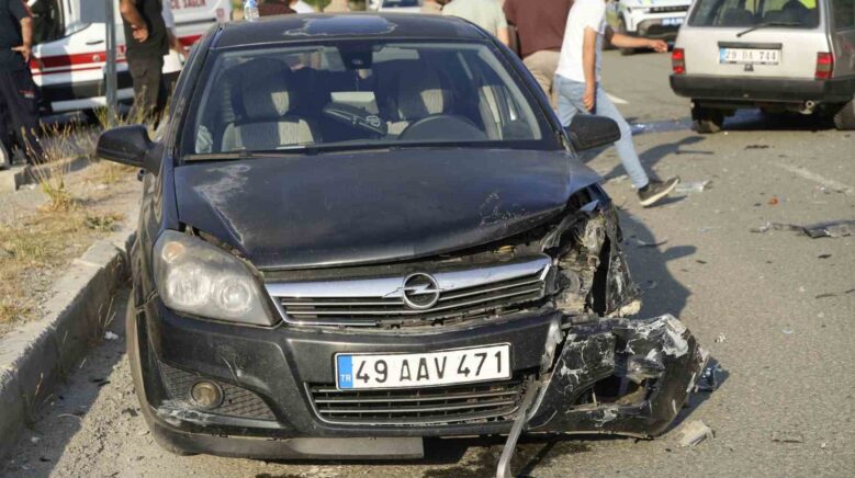 gumushane trabzon karayolunda 3 aracin karistigi kazada 2si cocuk 7 kisi yaralandi XKGg7VQH