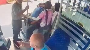 halk otobusunde fenalasan yolcuya otobuste mudahale DLDgemR8