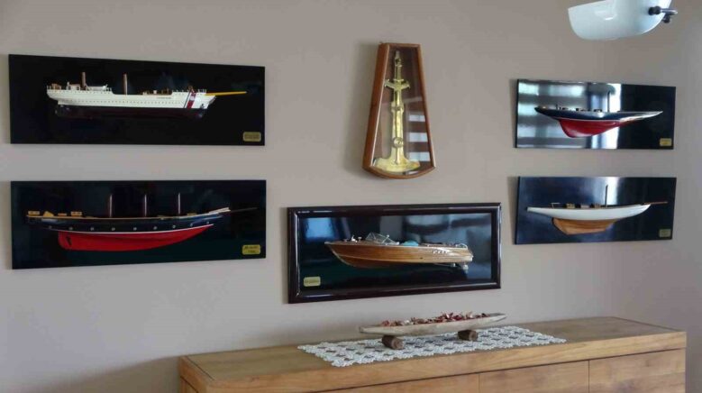 hobi amacli urettigi maket tekneleri evinin duvarina dekor yapti lG5WOY9Q