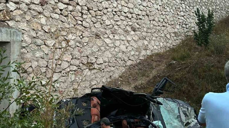 hurdaya donen otomobil iki kisiye mezar oldu UKiGramy