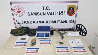 jandarma tarafindan uyusturucuyla yakalandi lQIEDWSz