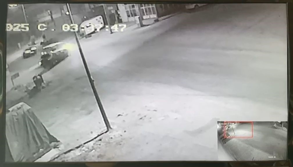 kamyonet otomobille kafa kafaya carpisti 1i agir 2 yarali F9D35nQ1