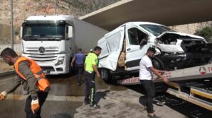 kamyonetin kavsakta tirla carpistigi kaza kamerada yuqRlXL9