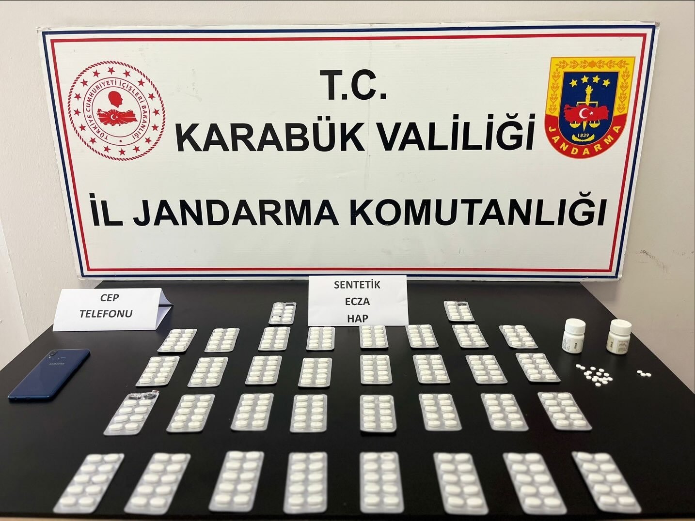 karabukte 353 adet sentetik ecza hap ele gecirildi cWLsQiwP
