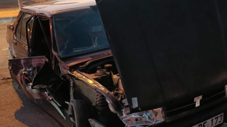 karabukte kamyonet ile otomobil carpisti 2 yarali 8wHZVvCO