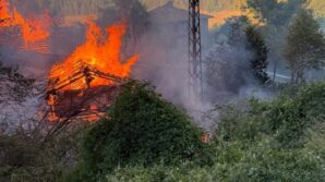 kastamonuda alevlere telim olan iki samanlik yandi BXRdEi6H