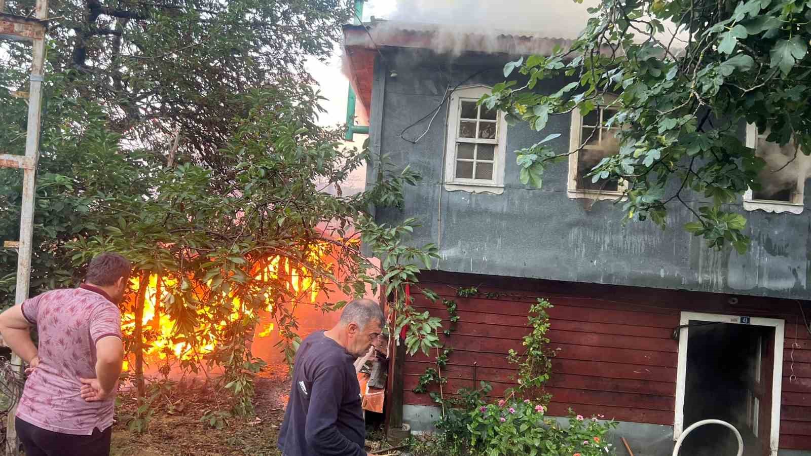 kastamonuda cikan yanginda ev ve samanlik kule dondu BAh5GPZk