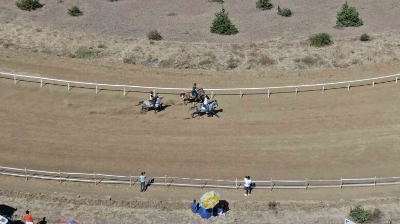 kastamonuda duzenlenen at yarislarina yogun ilgi 953WDBxf