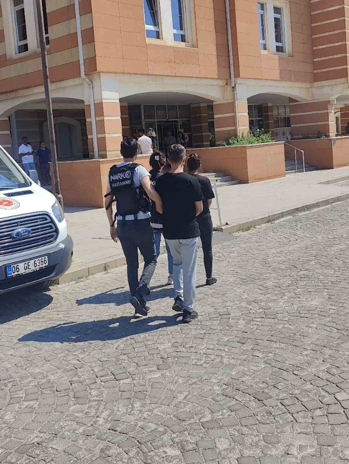 kastamonuda uyusturucuyla yakalanan 2 supheli tutuklandi QwEpQFwX