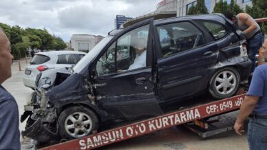 kaza yapti hurdaya donen aracindan inmeyip cekiciyle hastaneye gitti C3T29fkb