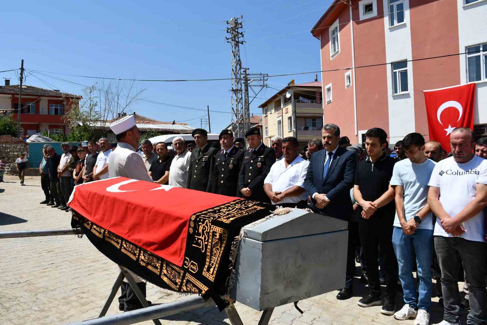 kibris gazisi son yolculuguna ugurlandi AgJESHV6