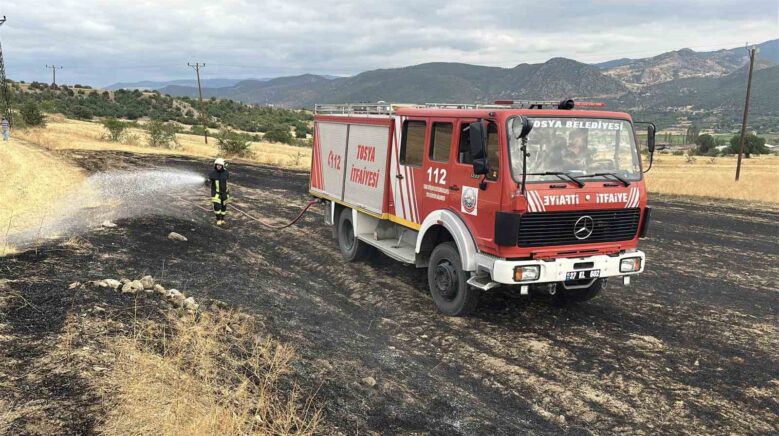 kopan elektrik teli yangina sebep oldu 3 donumluk tarla zarar gordu DDpDsJLD