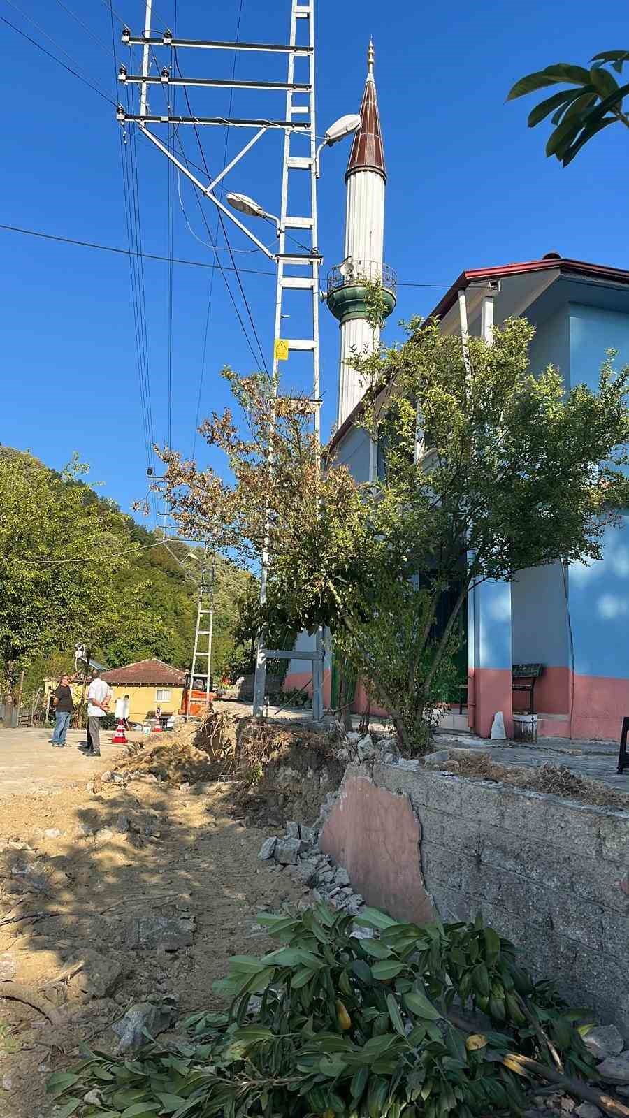 koy yollarinda genisletme calismalari suruyor pycapiel