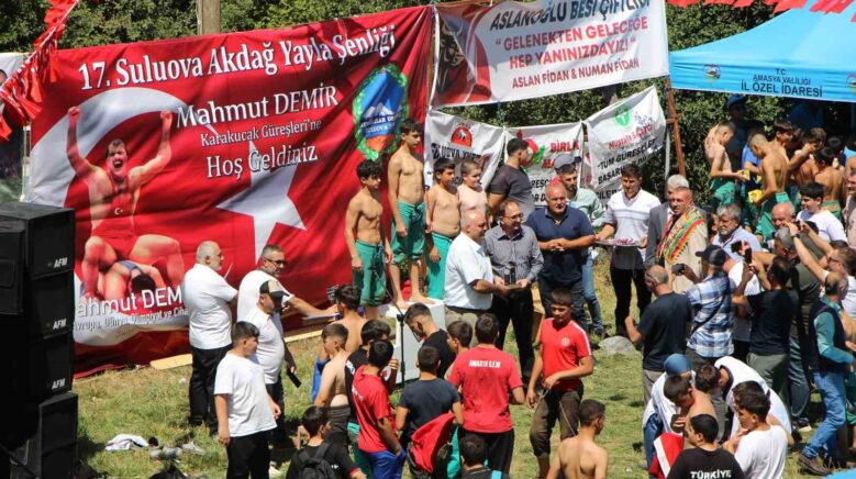 mahmut demirin memleketine sampiyona jesti lS79JGtK