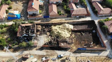 mandira yangininda ev ve ahir kule dondu 1 koyun ve yavrusu telef oldu FGf52hjZ