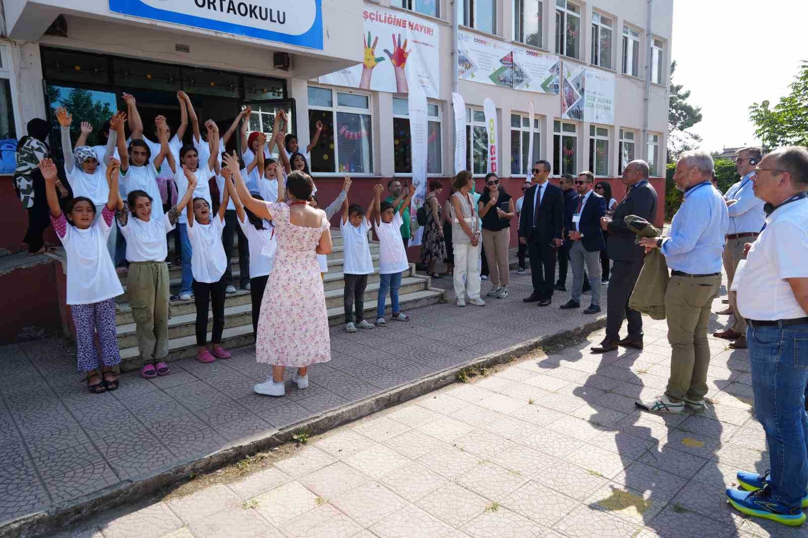 mevsimlik tarim iscilerinin cocuklarina saglik taramasi KgXmaqyT