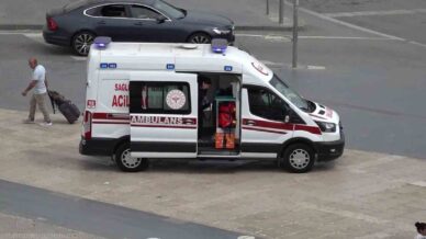 meydanda merdivenlerden dusen sahis yaralandi aBeL8vUe