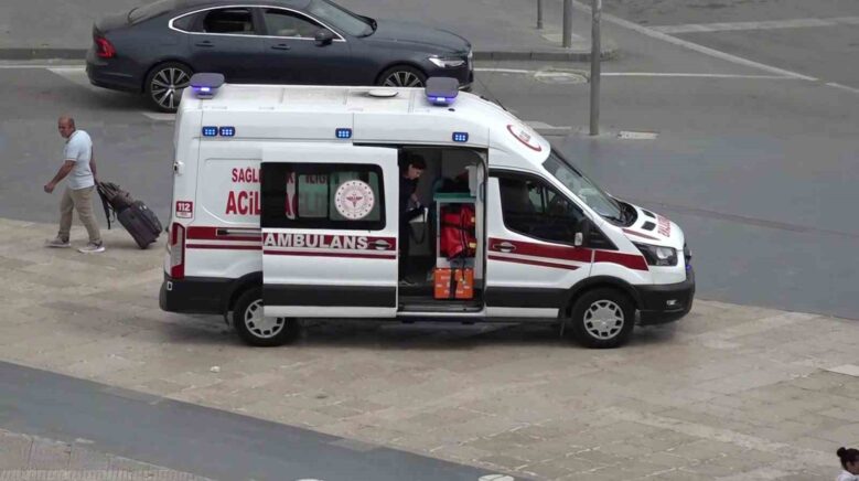 meydanda merdivenlerden dusen sahis yaralandi aBeL8vUe