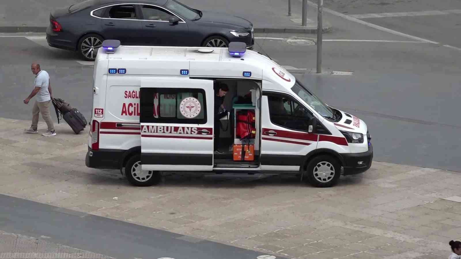 meydanda merdivenlerden dusen sahis yaralandi aBeL8vUe