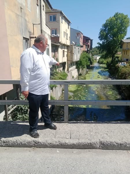 mollabey deresi coplerle doldu koyluler tepkili
