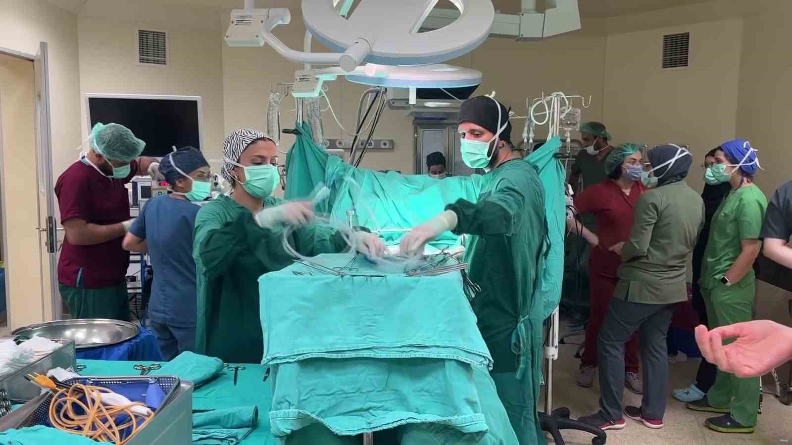 motosiklet kazasi sonrasi beyin olumu gerceklesen genc kizin organlari 3 kisiye umut oldu W9rukDfU