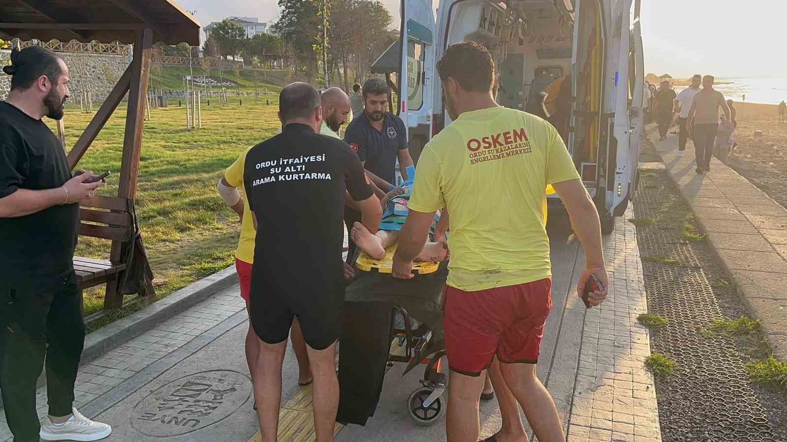 orduda ogretmen bogulma tehlikesi geciren cocugu kurtarirken dalgalara kapildi ZmCRZzQV