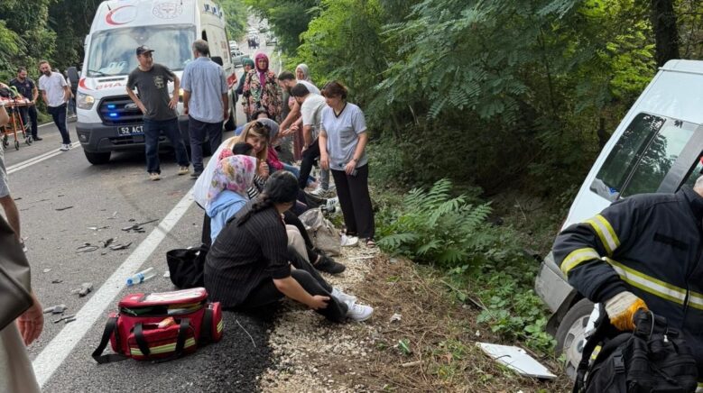 orduda servis minibusu kaza yapti 15 yarali G9NhShJF