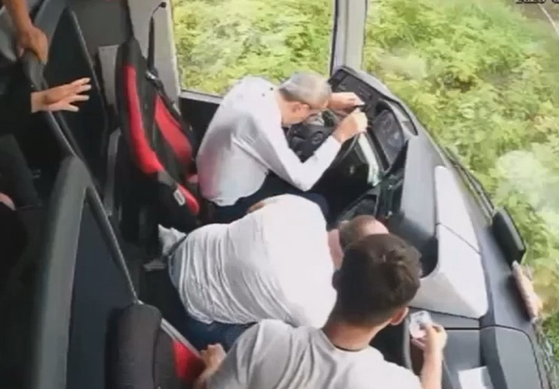 otobus kazasinda yeni goruntuler ortaya cikti sofor rahatsizlandi ikinci kaptan yetisemedi L5WAM6zI