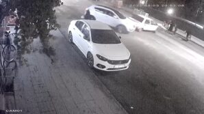 otomobil yaya gecidinde duran araca boyle carpti 2 yarali qtLnkqwm