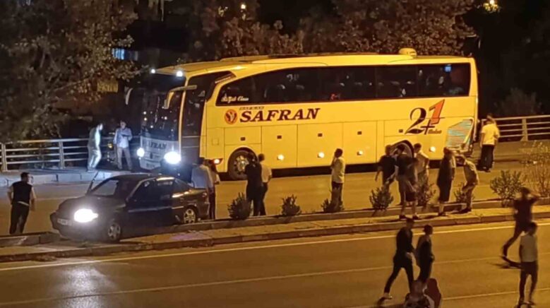 otomobilin otobuse carptigi anlar kamerada sOWwSQ2N