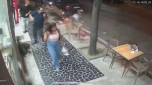 otomobille carpisan motosikletteki 2 kisi boyle savruldu 3 yarali VmxzYMa5