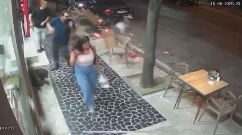 otomobille carpisan motosikletteki 2 kisi boyle savruldu 3 yarali ynr8U398