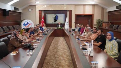 rektor kirisik ogrencilerimize yalnizca bir diploma degil guclu bir gelecek vizyonu sunuyoruz JjnjURHM