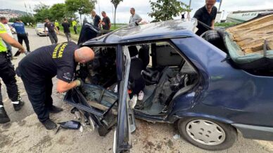 rizedeki iki arac kafa kafaya carpisti ayni aileden 6 kisi yaralandi YQCnmA7c