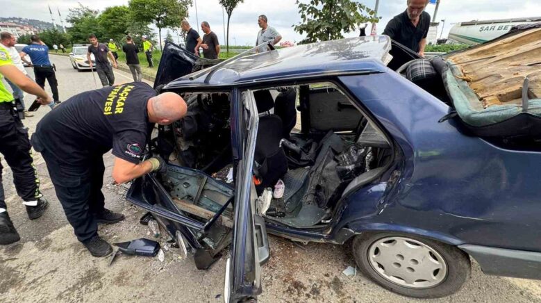 rizedeki iki arac kafa kafaya carpisti ayni aileden 6 kisi yaralandi YQCnmA7c