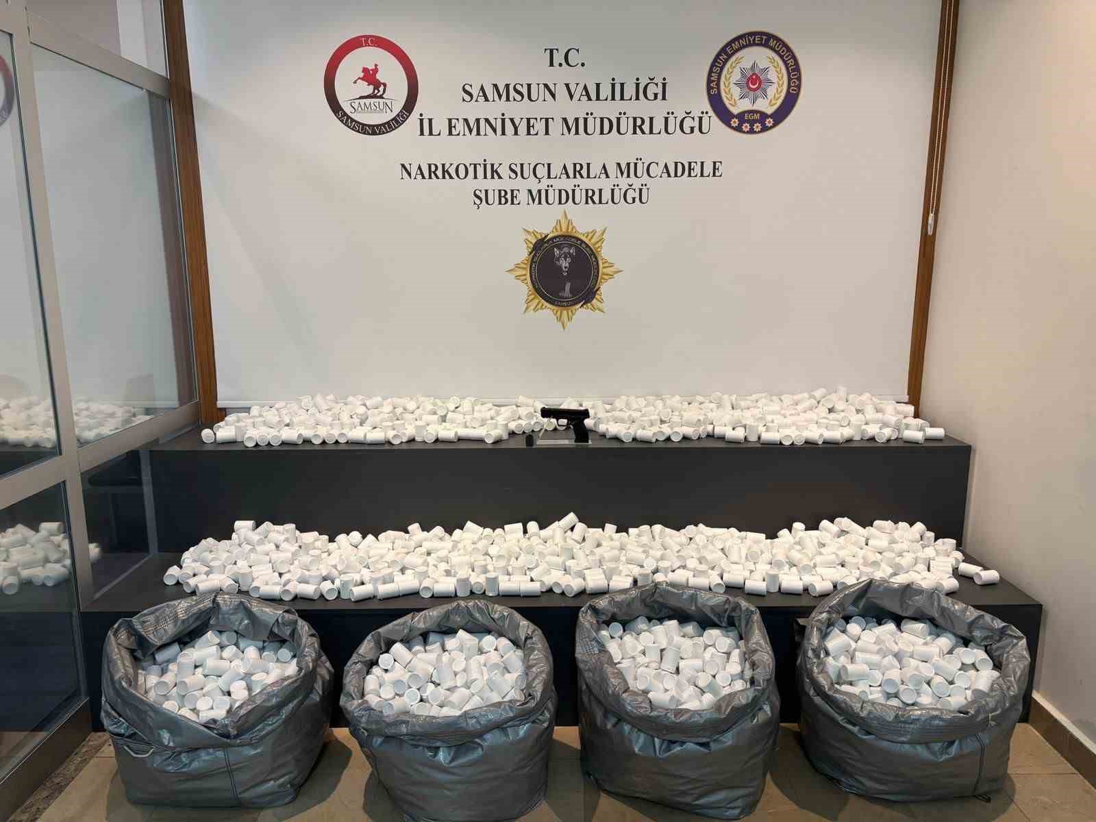samsun polisi dijital takiple 171 bin 824 adet sentetik ecza ele gecirdi 5 gozalti IPM3KkwW
