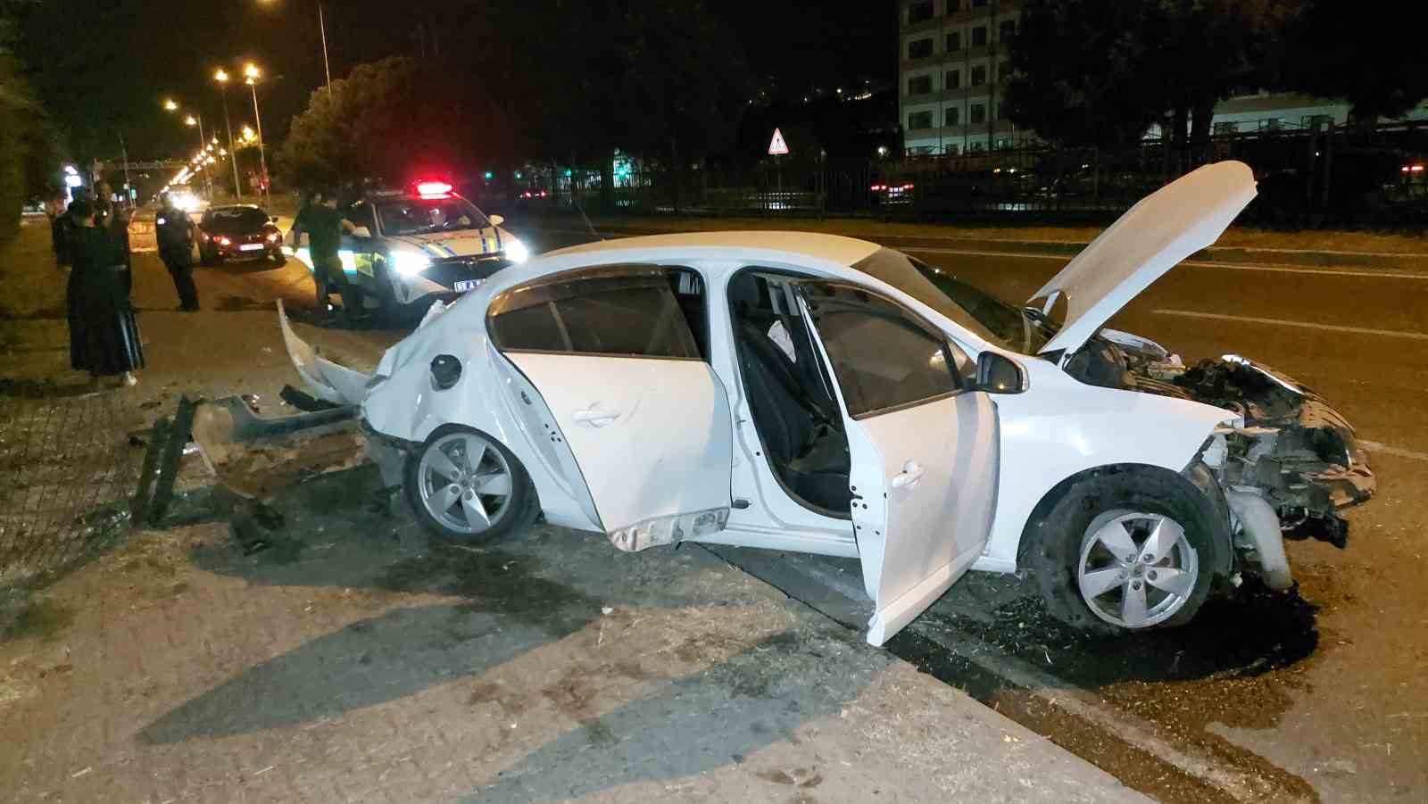 samsunda agaca carpan otomobil hurdaya dondu 1 yarali