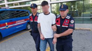 samsunda cocuk 100 kutu uyusturucuyla yakalandi PH2bdFOD