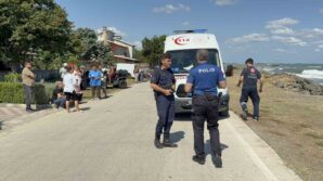 samsunda denizde bogulma tehlikesi geciren yasli adam hastanelik oldu vcsyGUUd