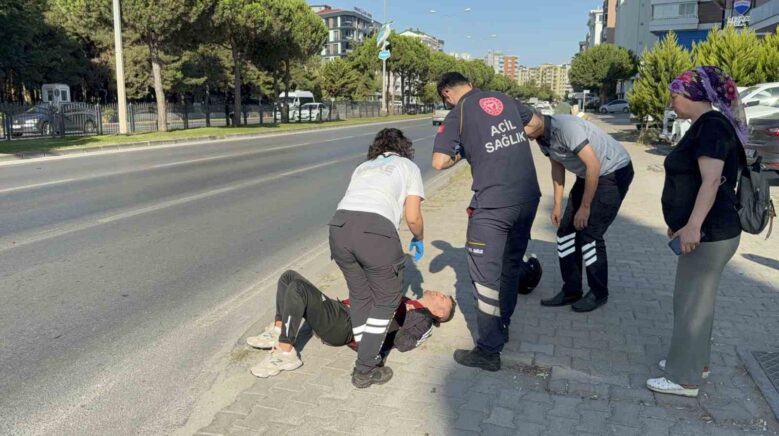 samsunda motosiklet yayaya carpti 2 yarali ssSn2LKw