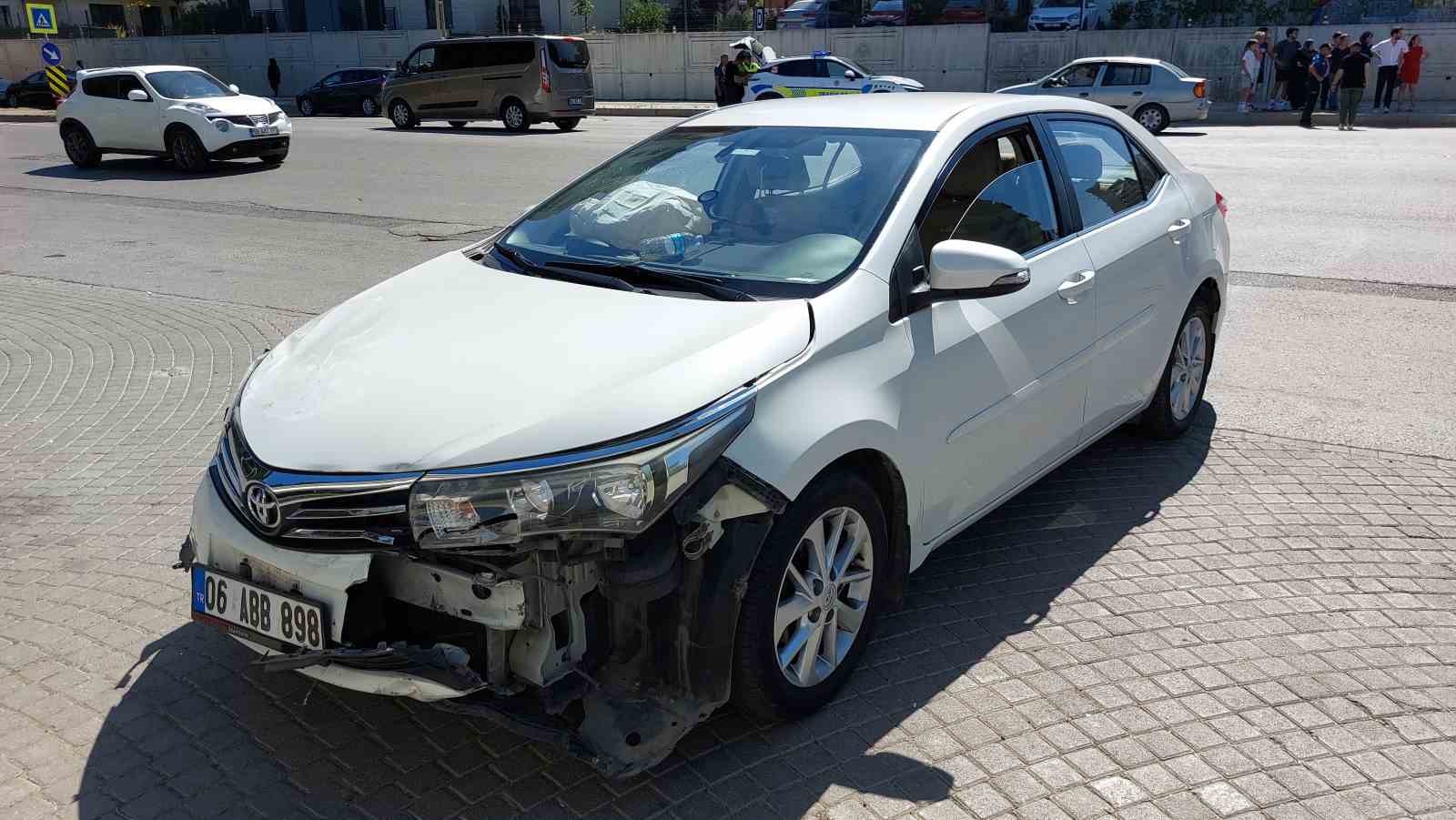 samsunda otomobil kamyonla carpisti 3 yarali avFkJUOi