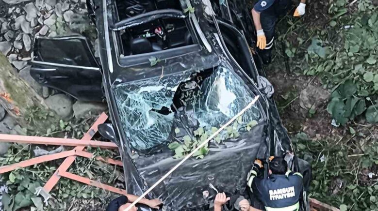 samsunda otomobil kopruden yuvarlandi 12 yasindaki cocuk hayatini kaybetti Ybhavkej