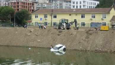 samsunda suv arac irmaga dustu 3 kisi olumden dondu 3EpNMaJD