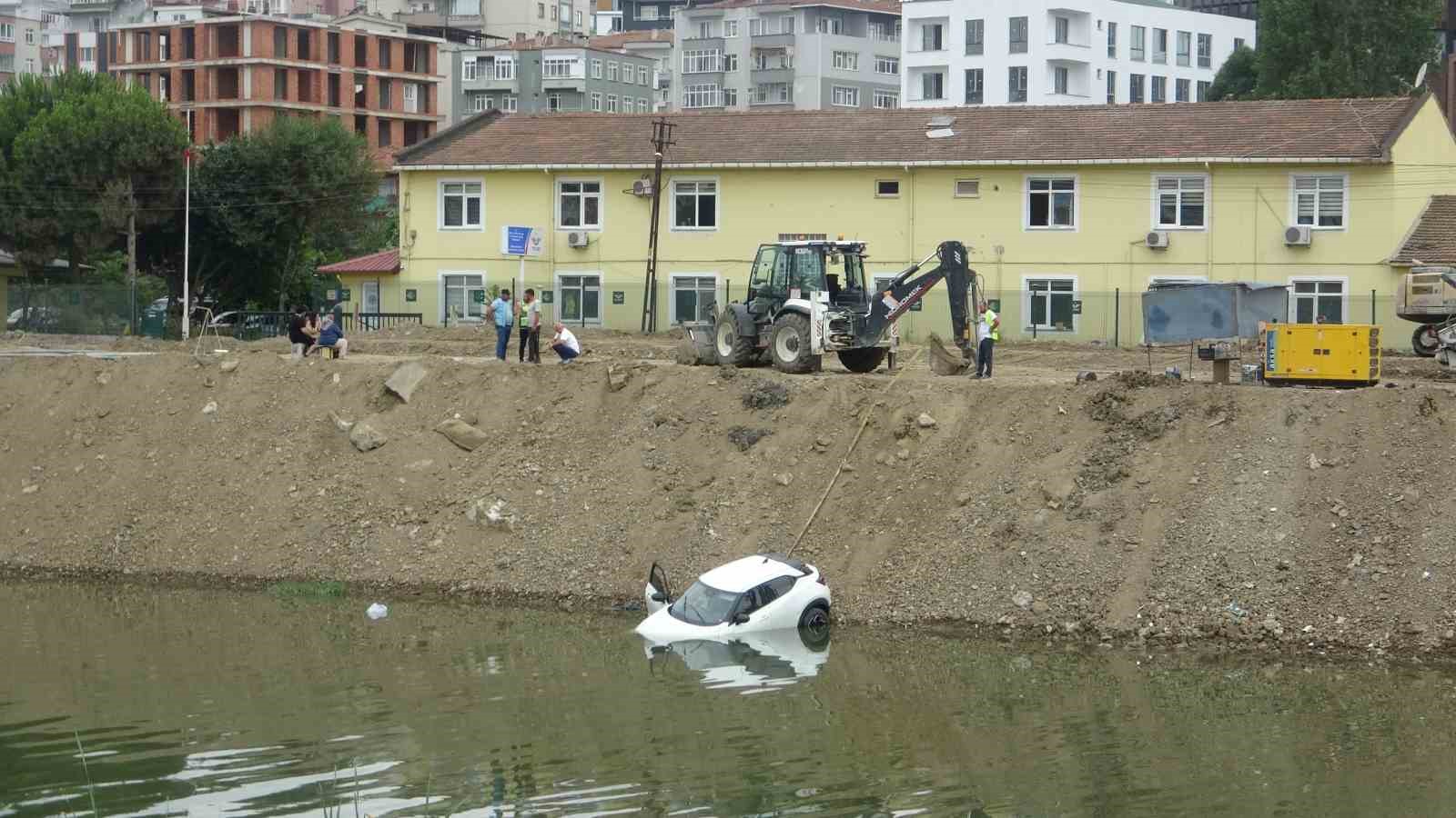 samsunda suv arac irmaga dustu 3 kisi olumden dondu 3EpNMaJD