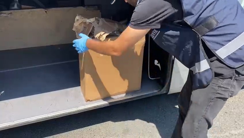 samsunda yolcu otobusunde 2 kilo skunk ele gecirildi 2 gozalti pHg193sN