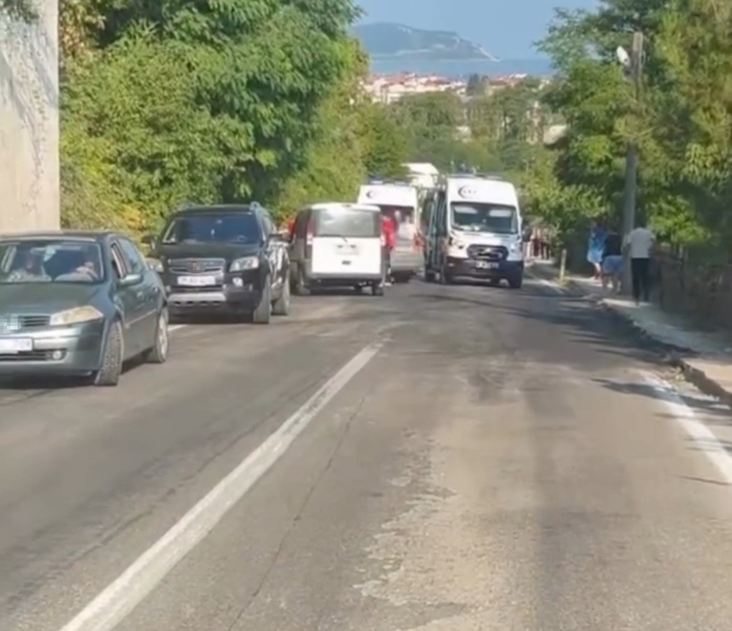 sinopta trafik kazasi 6 yarali izFBDK4v