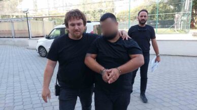 sokak ortasinda esini darp edip ates acan sahis tutuklandi STQhAyu5