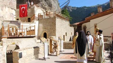 sumela manastirinda 12 ayin U8T9nngK