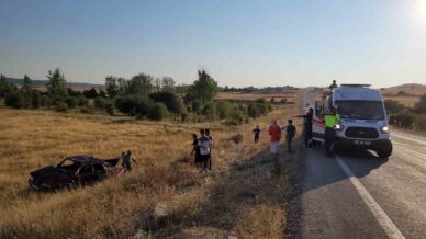 takla atan otomobil tarlaya uctu 1i agir 5 yarali SgYPANW1