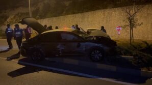 ters yola giren otomobil karsi yonden gelen baska araca carpti 1 yarali 786FUIDv